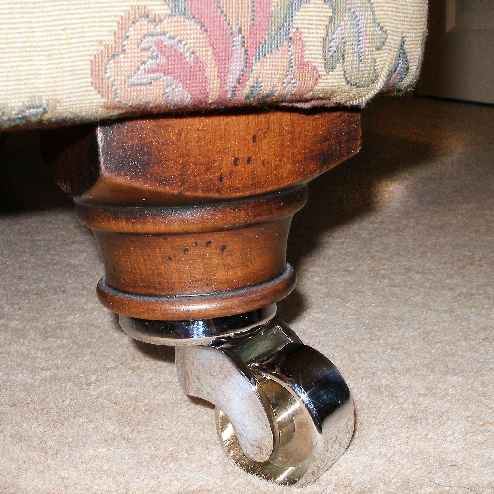Venetian The Venetian with Castors - Image 1